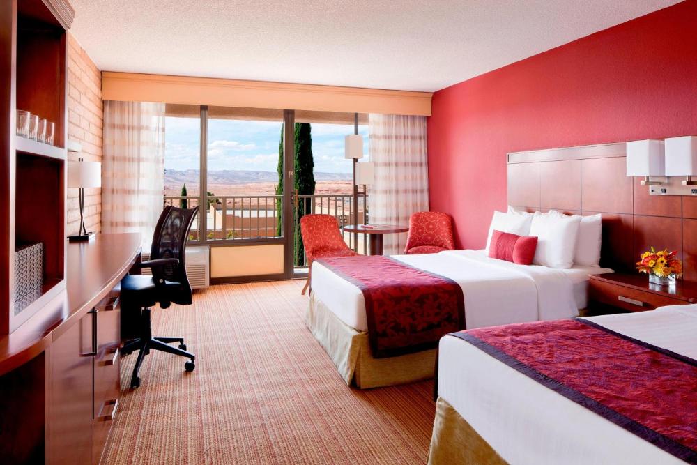 Queen Room with Two Queen Beds - Non-Smoking interior